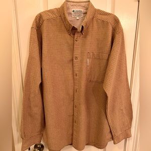 Columbia Sportswear LS Button Down Size Large